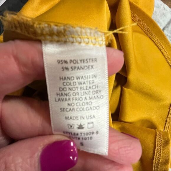 NWT Betsey’s Boutique gold blouse small - Picture 5 of 5